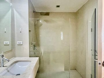 349sqm 4BR Penthouse Loft Unit for Sale in The Albany, McKinley Parkway, BGC near Forbes Park and Makati CBD