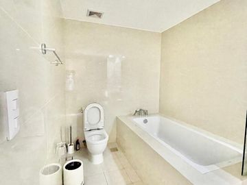 349sqm 4BR Penthouse Loft Unit for Sale in The Albany, McKinley Parkway, BGC near Forbes Park and Makati CBD