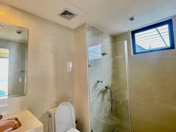 349sqm 4BR Penthouse Loft Unit for Sale in The Albany, McKinley Parkway, BGC near Forbes Park and Makati CBD