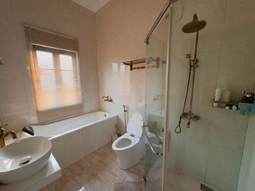 Rumah Aesthetic 2 LT Full-Furnished Akses Strategis di Cluster, Bekasi - HGB