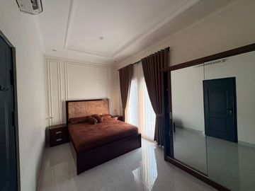Rumah Aesthetic 2 LT Full-Furnished Akses Strategis di Cluster, Bekasi - HGB