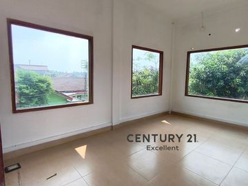 DIJUAL RUMAH COCOK UNTUK USAHA DIKAWASAN PREMIUM JAKARTA TIMUR