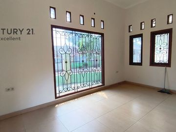 DIJUAL RUMAH COCOK UNTUK USAHA DIKAWASAN PREMIUM JAKARTA TIMUR
