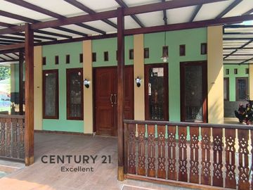 DIJUAL RUMAH COCOK UNTUK USAHA DIKAWASAN PREMIUM JAKARTA TIMUR