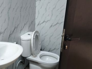 RUMAH DIJUAL! Tenggilis Mejoyo - Bangunan 2 Lantai, Lokasi Strategis