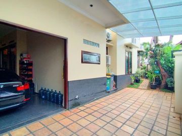 Dijual Rumah Posisi Hoek Semi Furnished Hadap Timur Lokasi Strategis Dekat Mall Kokas di Tebet Jaksel Rn 18251