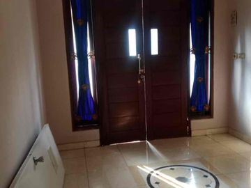 Disewakan Rumah 2Lantai di Taman Galaxy Bekasi Selatan