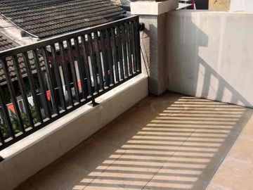 Disewakan Rumah 2Lantai di Taman Galaxy Bekasi Selatan