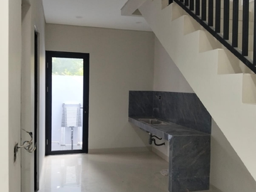 Jual Rumah Bagus 2 Lantai SHM di Gading Serpong Tangerang, St