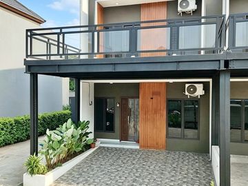 Rumah mewah 2lantai di jatiwarna lokasi bebas banjir dekat pintu Tol