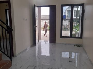 Rumah mewah 2lantai di jatiwarna lokasi bebas banjir dekat pintu Tol