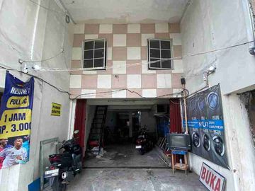 DIJUAL – Bangunan 3 Lantai Pinggir Jalan Utama Dekat Hub Transportasi 🏢🚆✨