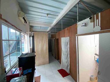 DIJUAL – Bangunan 3 Lantai Pinggir Jalan Utama Dekat Hub Transportasi 🏢🚆✨