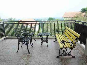 Dijual Rumah Furnish Mewah ada Kolam Renang di Dago Permai Bandung