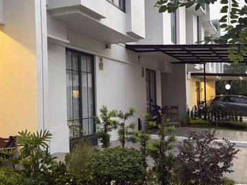 Rumah 2 Lantai Siap Huni Dalam Perumahan ( Fully Furnished )
