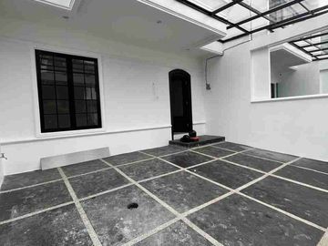 Rumah mewah klasik modern di Lebak Bulus Jaksel