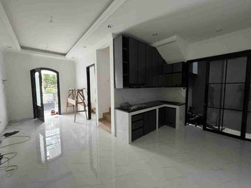 Rumah mewah klasik modern di Lebak Bulus Jaksel