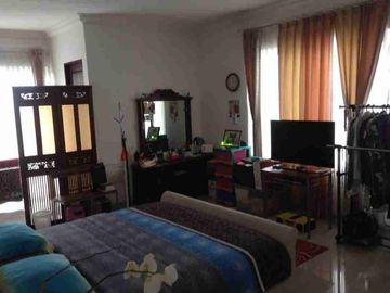 Rumah cantik di komplek DPR Kemanggisan Jakarta barat