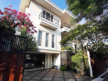 Rumah cantik di komplek DPR Kemanggisan Jakarta barat
