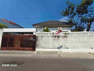 RUMAH COLOMADU DEKAT JL ADI SUCIPTO