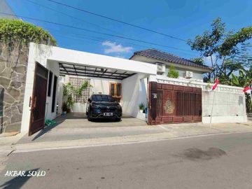 RUMAH COLOMADU DEKAT JL ADI SUCIPTO