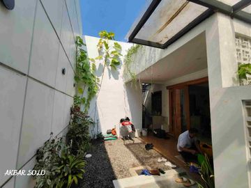 RUMAH COLOMADU DEKAT JL ADI SUCIPTO