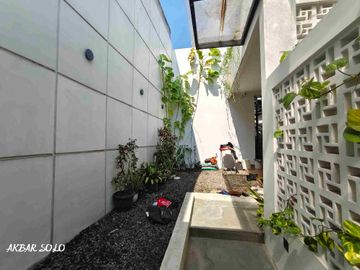 RUMAH COLOMADU DEKAT JL ADI SUCIPTO