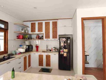 RUMAH COLOMADU DEKAT JL ADI SUCIPTO