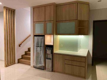 Dijaul Rumah cantik di di cluster Serenia hill Lebak Bulus Jakarta Selatan
