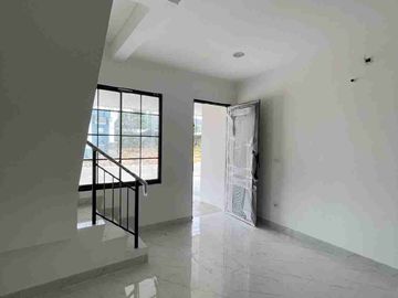 D jual murah sekali rumah nirwana pik 2