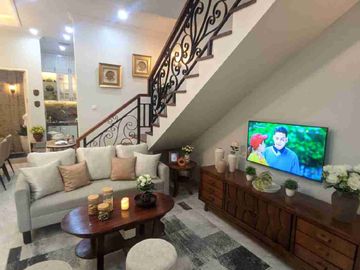 rumah white house di Cibubur jkt timur