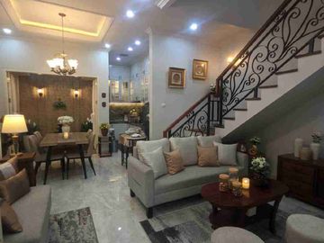 rumah white house di Cibubur jkt timur