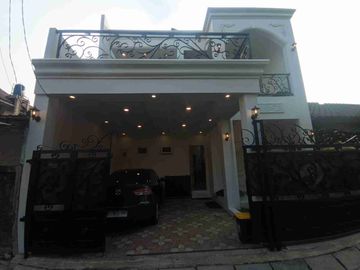 rumah white house di Cibubur jkt timur