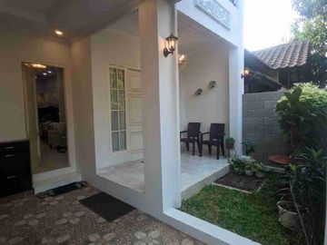 rumah white house di Cibubur jkt timur