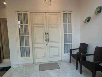 rumah white house di Cibubur jkt timur