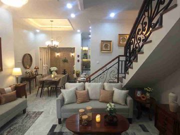 rumah white house di Cibubur jkt timur