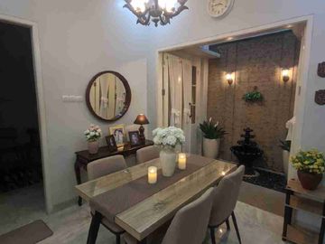 rumah white house di Cibubur jkt timur