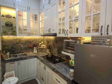 rumah white house di Cibubur jkt timur