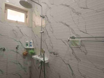 rumah white house di Cibubur jkt timur