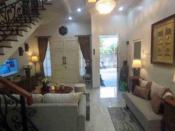 rumah white house di Cibubur jkt timur