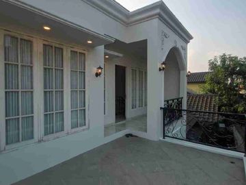 rumah white house di Cibubur jkt timur