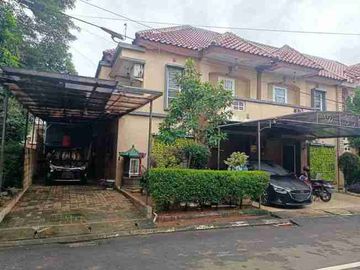 rumah 2 lantai + kolam renang pribadi Jatinegara baru