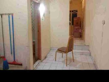 rumah 2 lantai + kolam renang pribadi Jatinegara baru