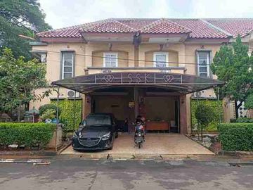 rumah 2 lantai + kolam renang pribadi Jatinegara baru