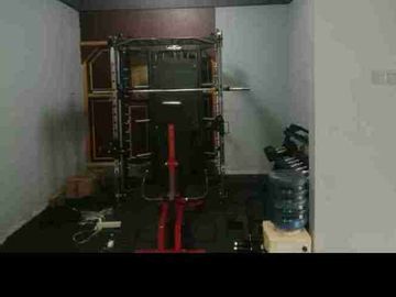 rumah 2 lantai + kolam renang pribadi Jatinegara baru