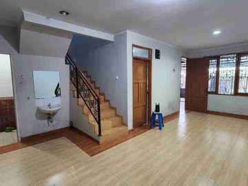 Dijual Murah Rumah 2.5 lantai Siap Huni di Gading Arcadia Kelapa Gading Jakarta Utara