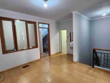 Dijual Murah Rumah 2.5 lantai Siap Huni di Gading Arcadia Kelapa Gading Jakarta Utara