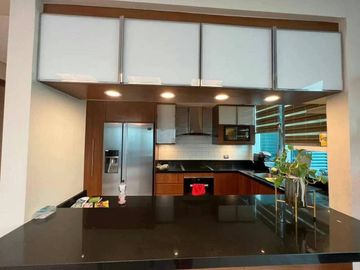 RUSH SALE PENTHOUSE UNIT IN 8 FORBESTOWN CONDOMINIUM BGC