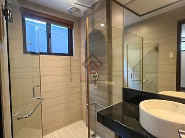 FOR SALE 3-Bedroom House with Garden & Pool in White Plains, Quezon City - RH188
