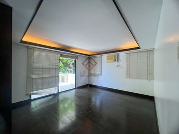 FOR SALE 3-Bedroom House with Garden & Pool in White Plains, Quezon City - RH188